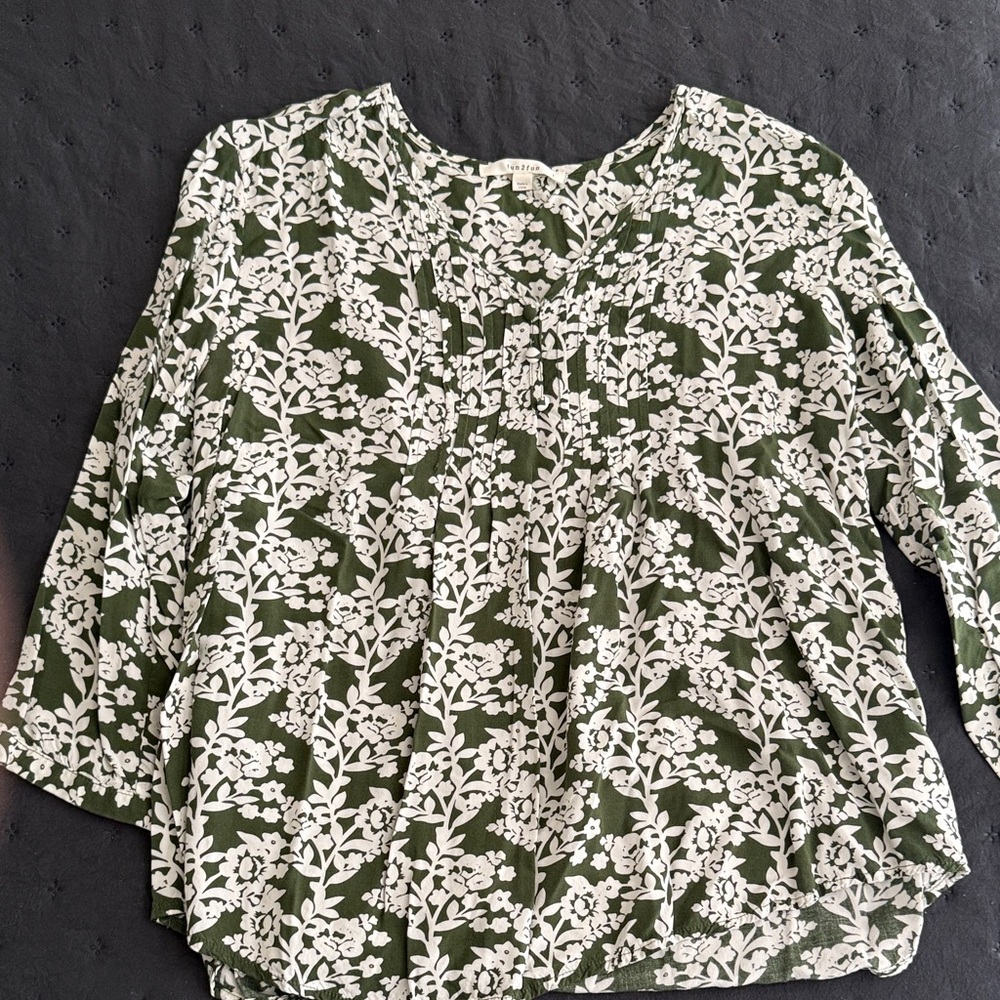 Fun 2 Fun Green and White Floral Top